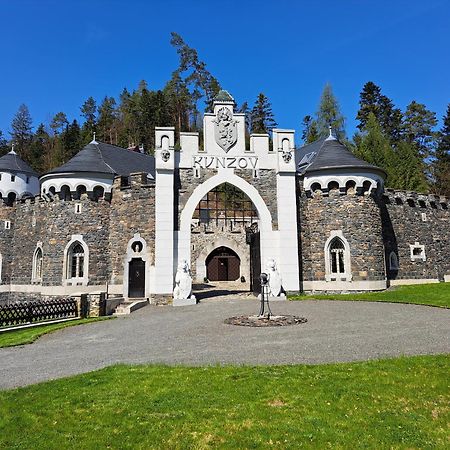 Hrad Kunzov Glamping & Spa & Restaurant Přerov Exteriör bild